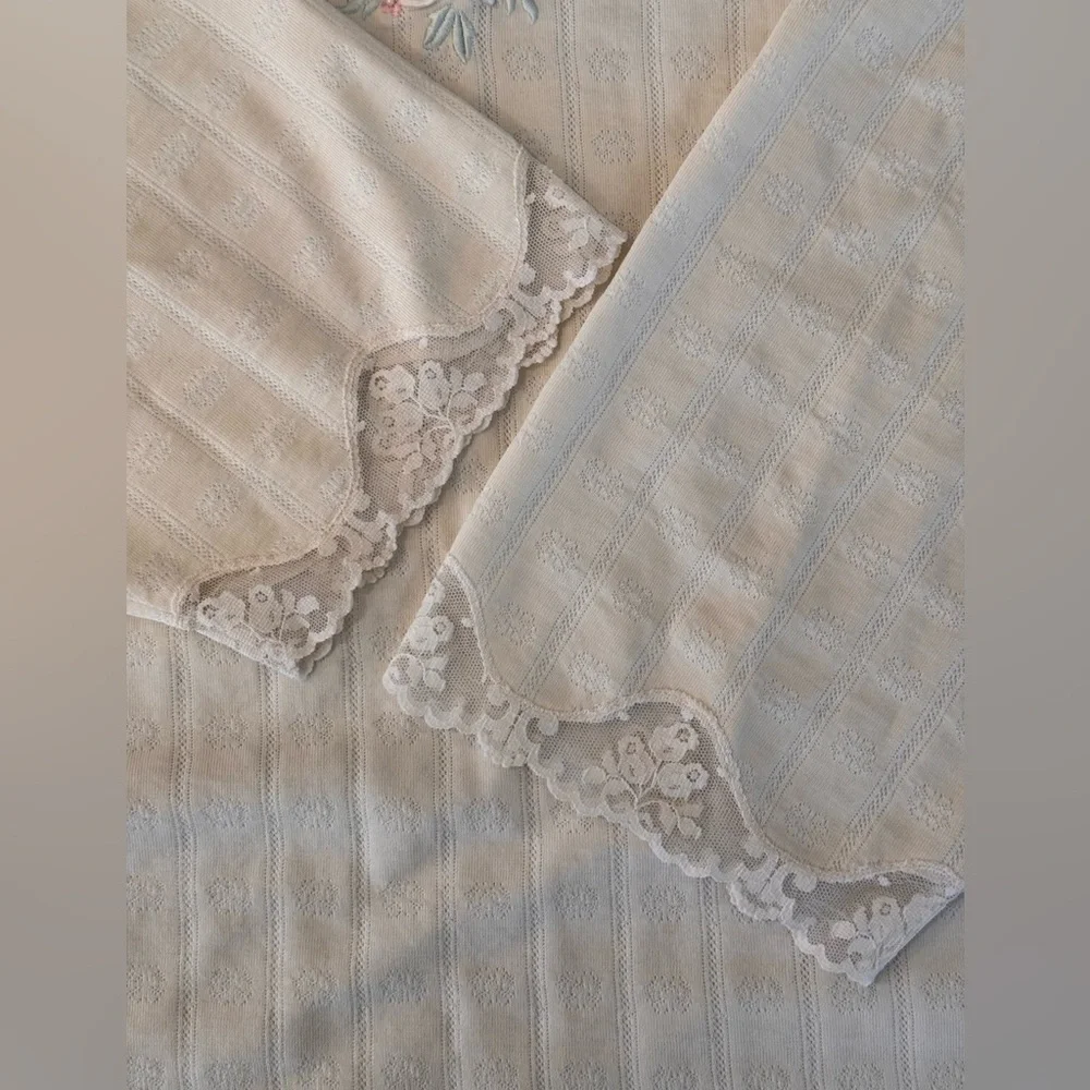 Etienne Vintage ivory sleep shirt/Chemise chest 44” size Large-cotton/poly blend